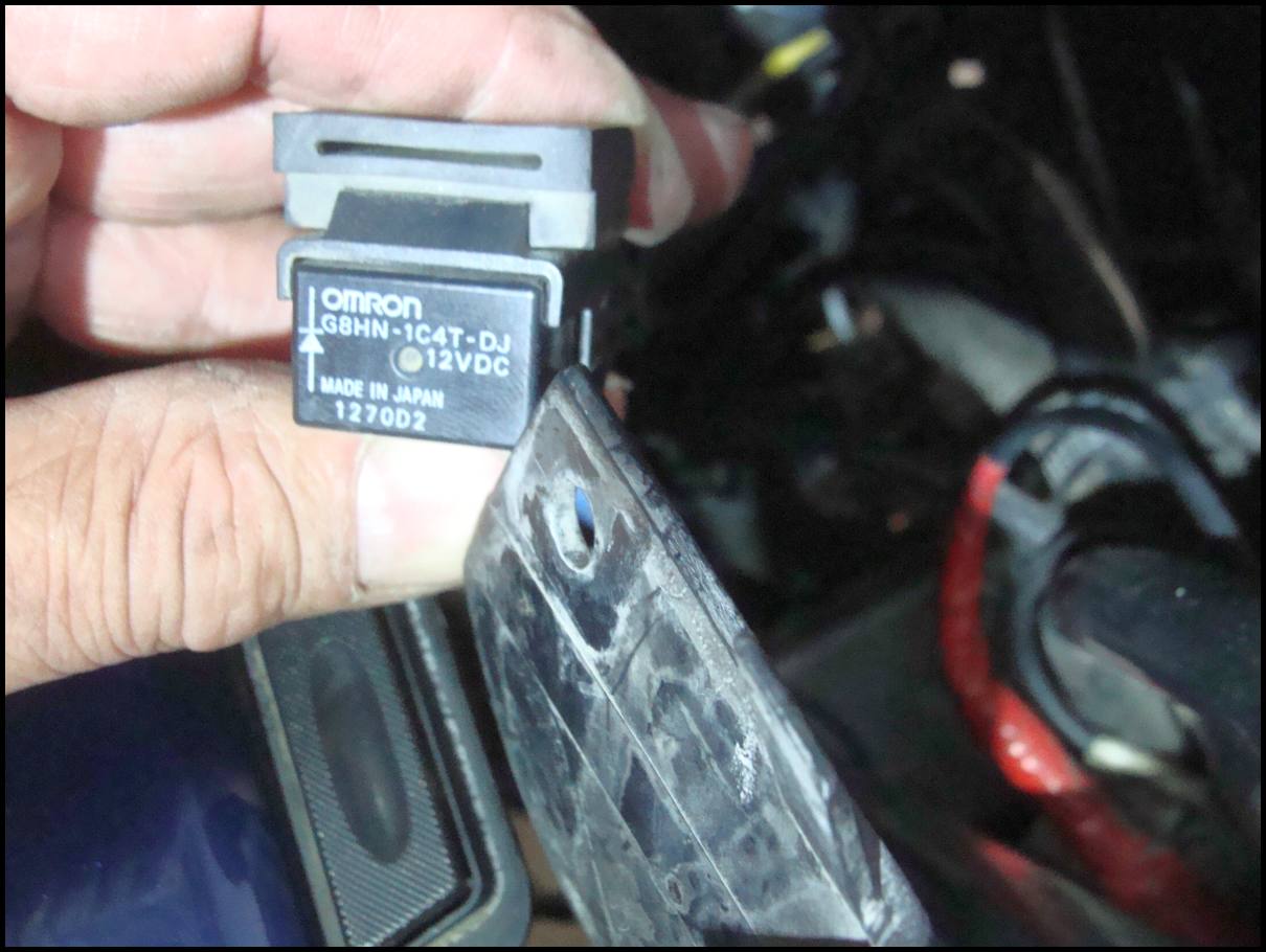 What is Headlight Relay? What are the signs and symptoms of Headlight