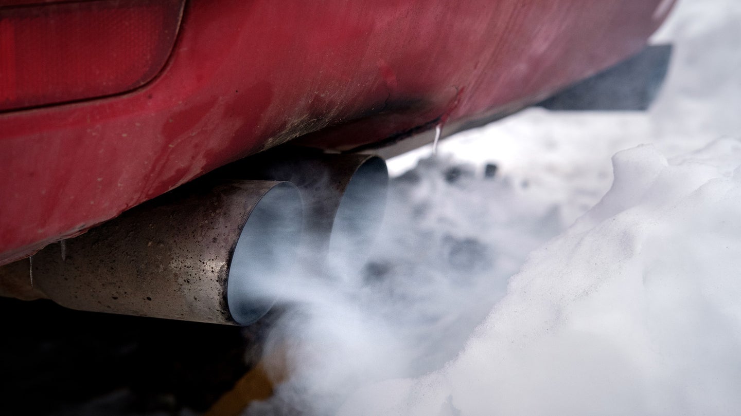 why-does-white-smoke-rise-from-the-exhaust-auto-parts